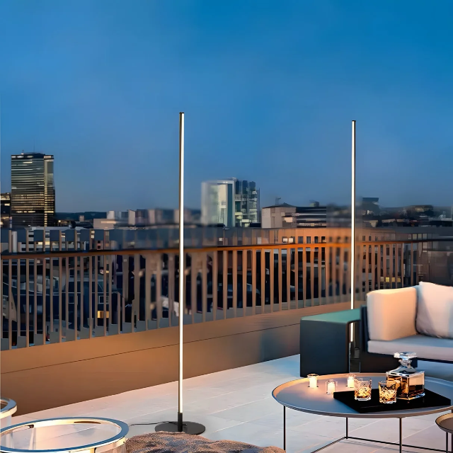 מנורת רצפה סולארית חיצונית מודרנית